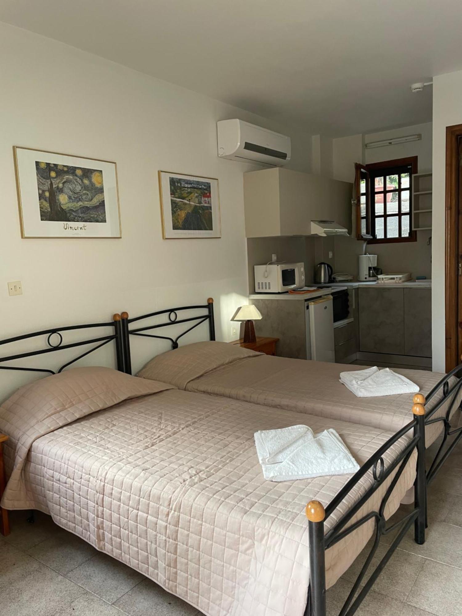 Vasilikos Apartments Paralia Agias Foteinis Eksteriør billede